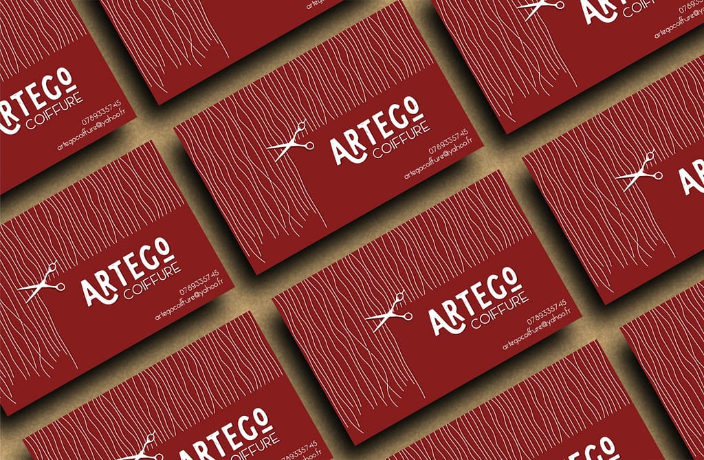 Carte de visite pour un coiffeur originale, reprenant les codes des cheveux coupés qui permettent de mieux voir, ici en occurence, le logo